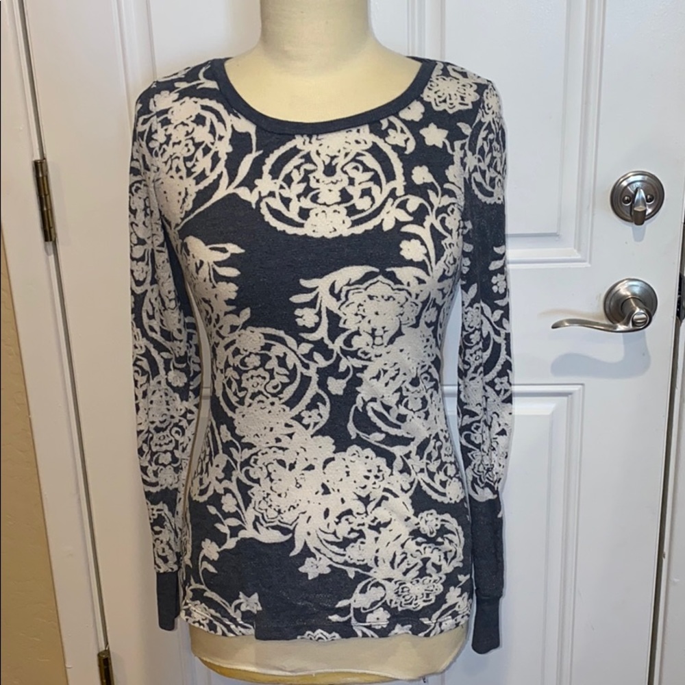 BKE thermal long sleeve sz M